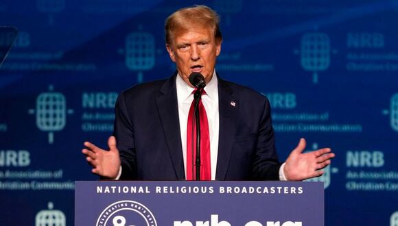 El expresidente Donald J. Trump habla durante un foro presidencial en la Convención Internacional de Medios Cristianos Radiodifusores Religiosos Nacionales de 2024 en Nashville, Tennessee, EE.UU., el 22 de febrero de 2024 | Foto: EFE/EPA/MARK HUMPHREY