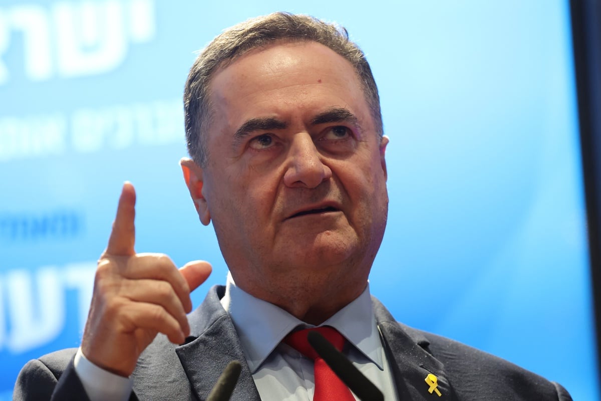 El nuevo ministro de Defensa, Israel Katz, habla durante la ceremonia de cambio ministerial en el Ministerio de Asuntos Exteriores en Jerusalén, el 10 de noviembre de 2024. (Foto de EFE/EPA/ABIR SULTAN)