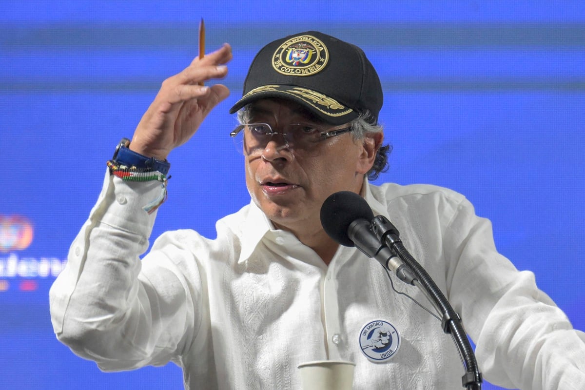 El presidente de Colombia, Gustavo Petro, pronuncia un discurso en el barrio marginal de Siloé en Cali, Colombia, el 21 de noviembre de 2025. (JOAQUIN SARMIENTO / AFP)