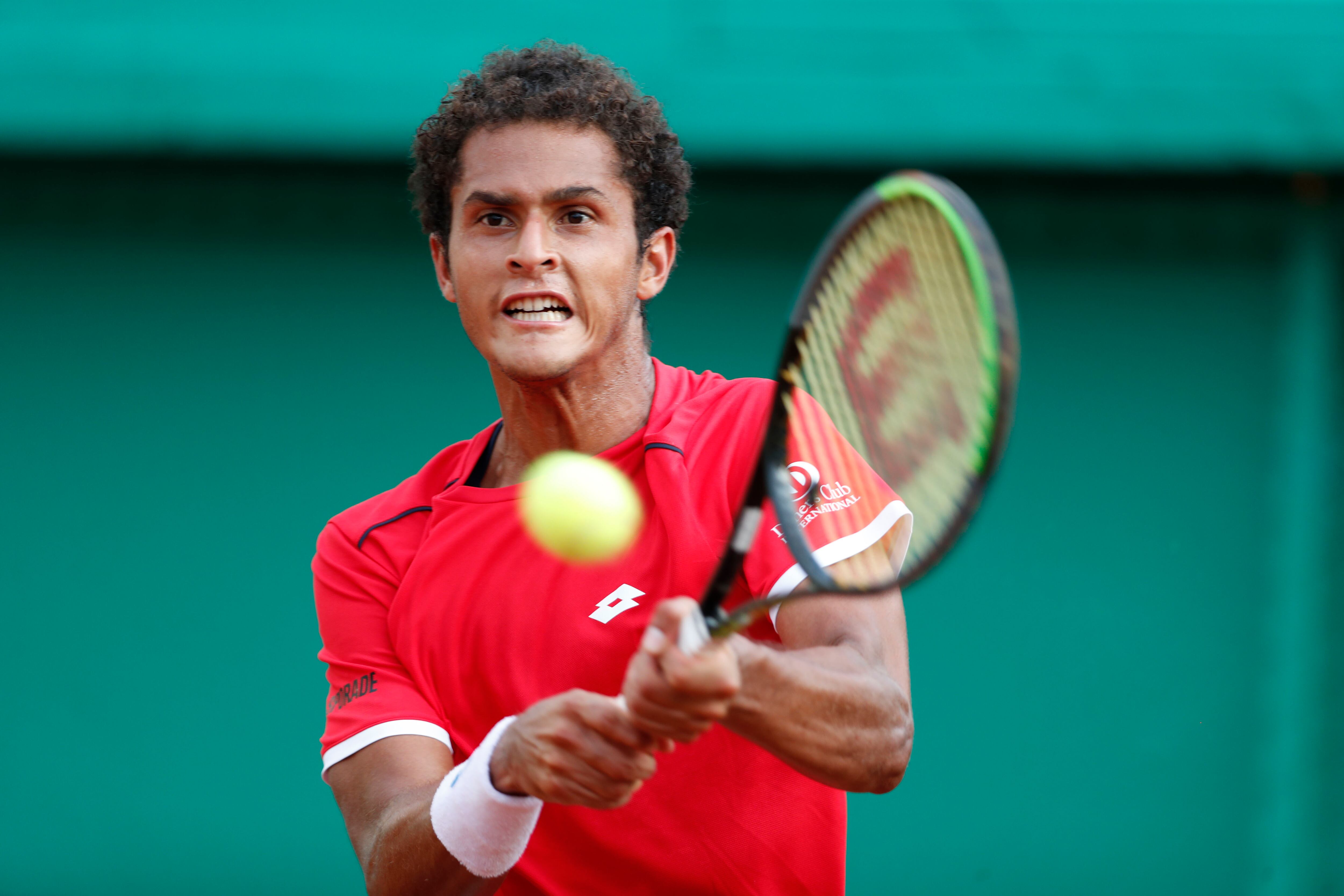 El peruano se impuso en sets corridos sobre el boliviano Murkel Dellien.