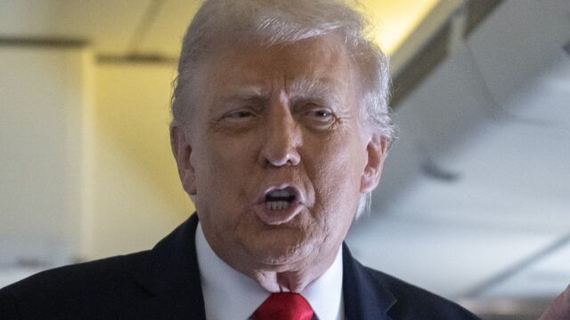 Trump designa como organización terrorista al movimiento Antifa de Estados Unidos