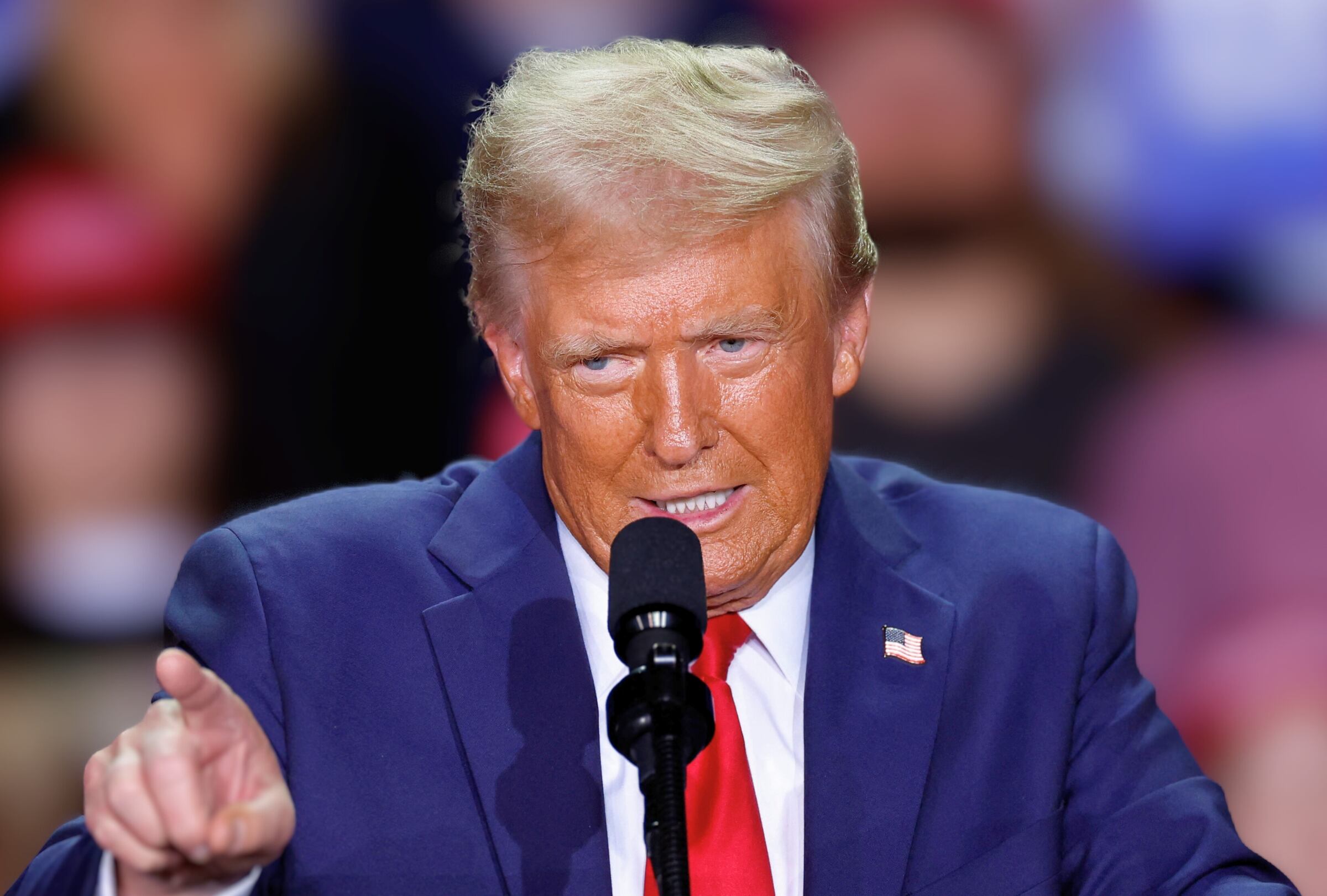 Donald Trump, presidente electo de Estados Unidos, apunta al cambio de horario (Foto: AFP)