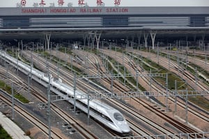 Tren bala de China: ¿cómo es viajar a 440 kilómetros por hora y cruzar un continente en apenas 4 horas?