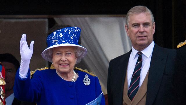 La reina Isabel II paga millones de su fortuna para defender al príncipe Andrés, acusado de abusos sexuales