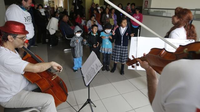 INSN de San Borja: músicos deleitaron a médicos y pacientes