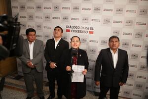 Dina Boluarte: Bancada Socialista no participará en ronda de diálogo con la presidenta y Eduardo Arana