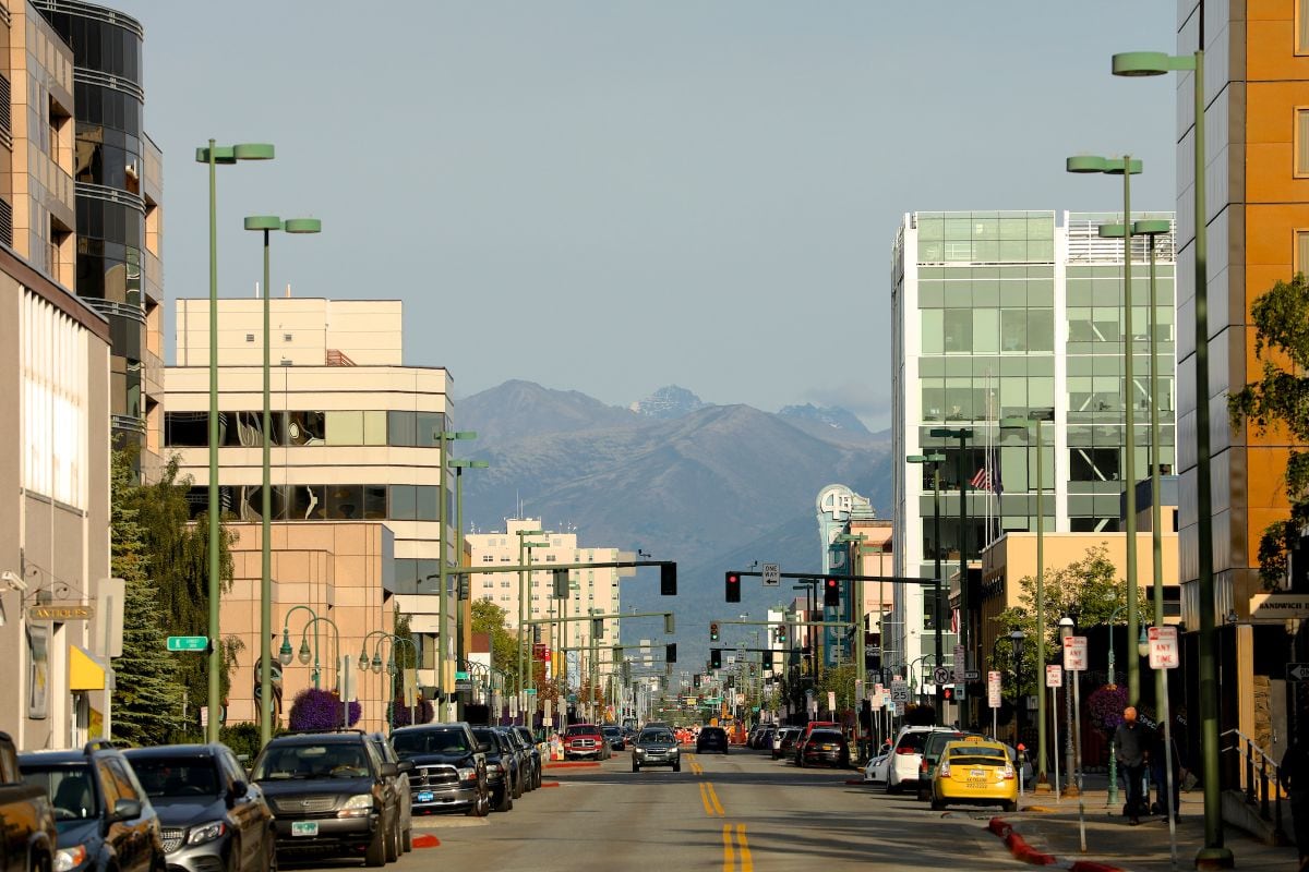 Esta es la ciudad Anchorage en Alaska. (https://www.anchorage.net)