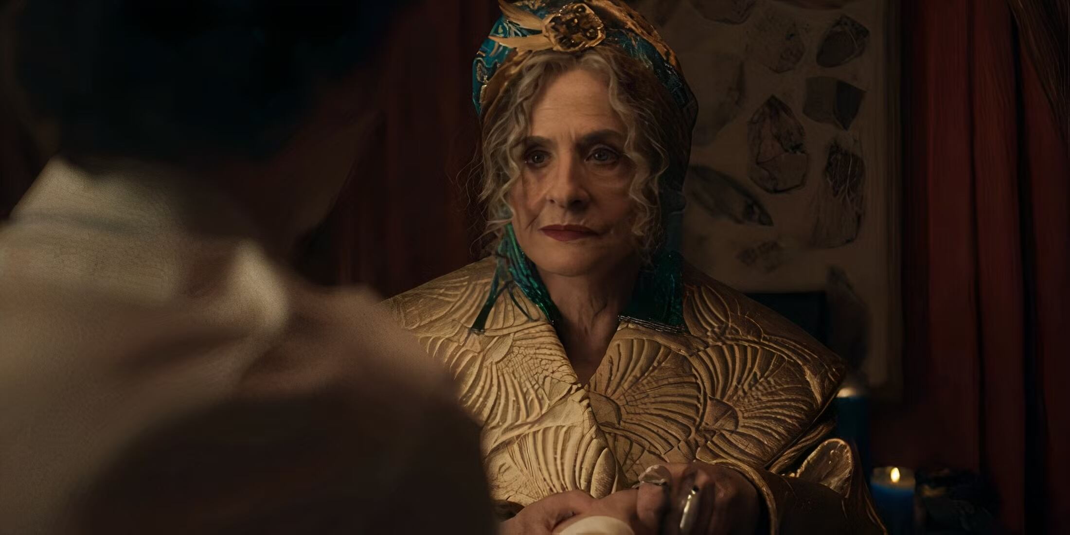 Patti LuPone como Lilia Calderu en una escena de la serie "Agatha All Along" (Foto: Marvel Television)