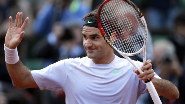 Roland Garros: Federer igualó en triunfos a Vilas y siguió avanzando