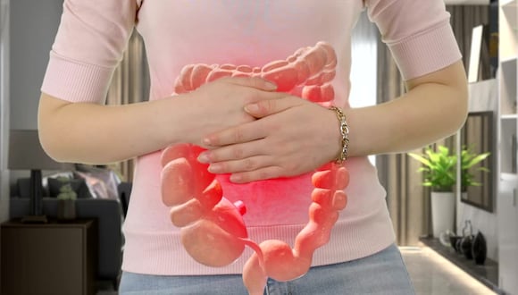 Según Mayo Clinic, 'enfermedad intestinal inflamatoria' es un término que describe diversos trastornos que implican inflamación de los tejidos del tracto digestivo por tiempo prolongado (crónica).