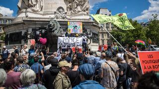 Protesta en París contra la violencia policial en víspera de las legislativas