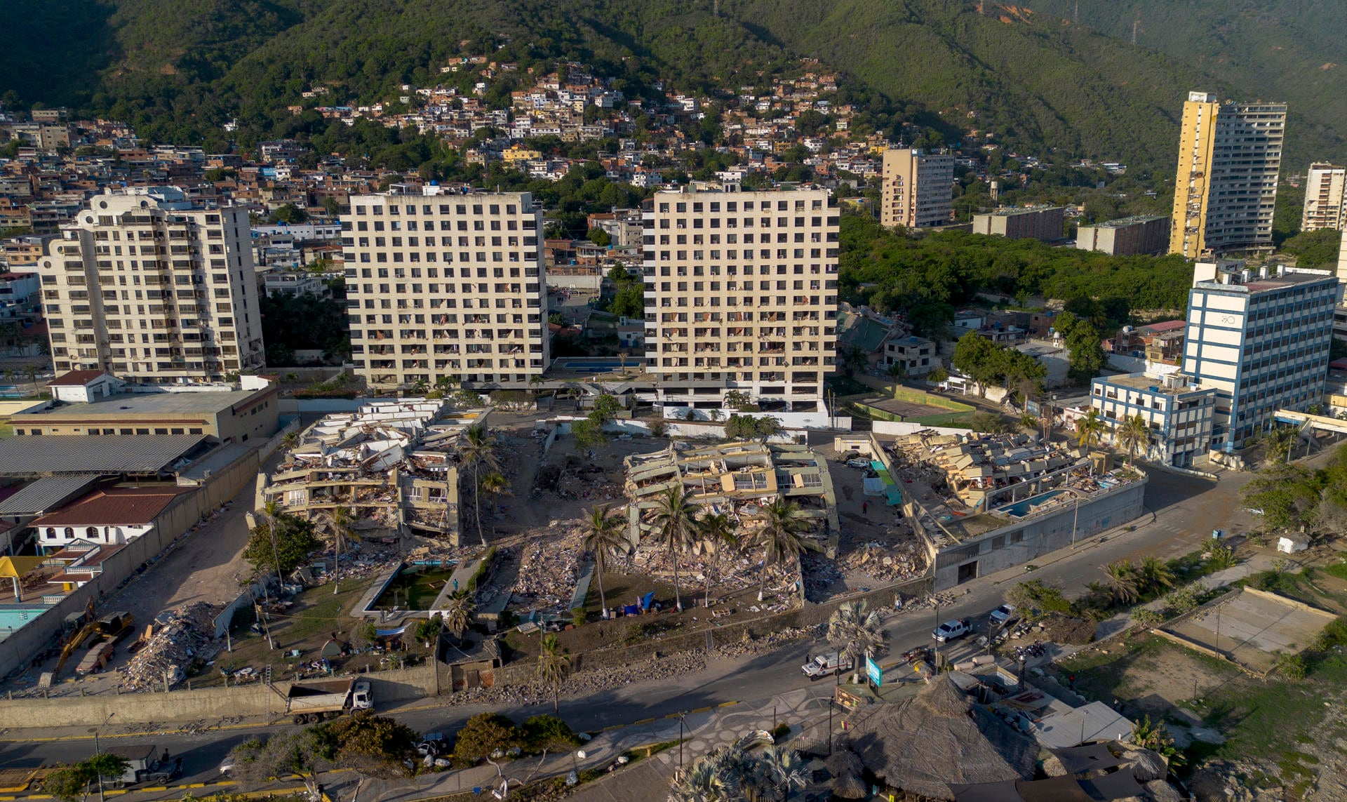 Del vuelo de deportación a los escombros: la historia de la venezolana que sobrevivió al colapso del hotel donde alojaban a más de 100 repatriados