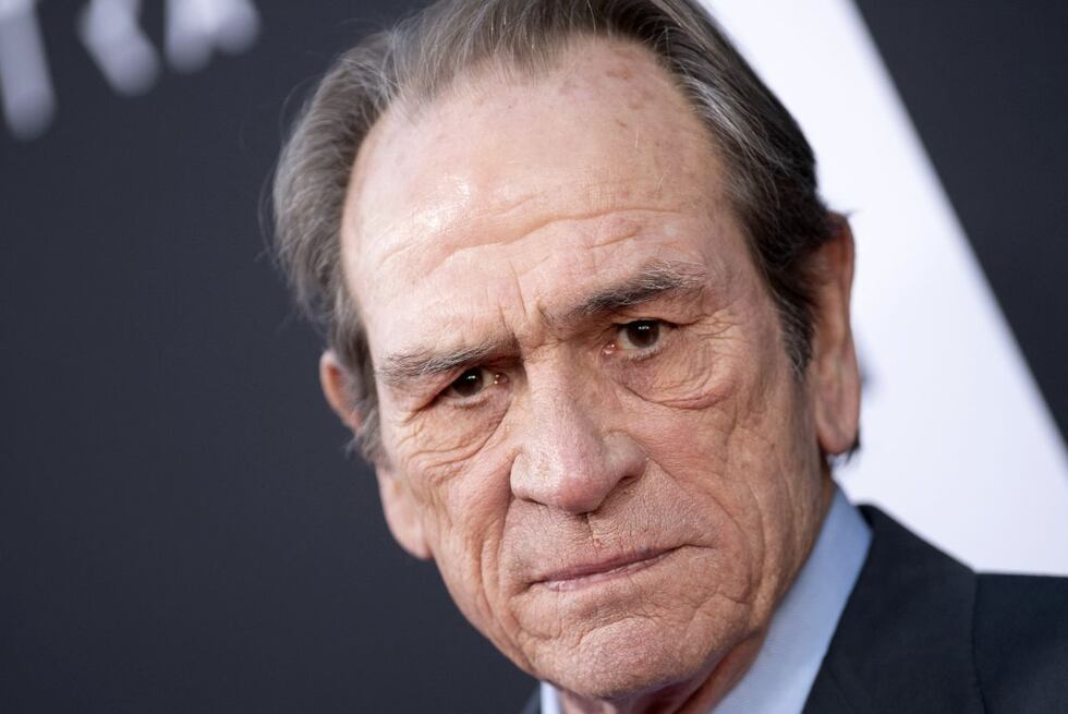 Entre sus trabajos más conocidos están The Fugitive, Men in Black, No Country for Old Men y Lincoln. (Photo by VALERIE MACON / AFP)