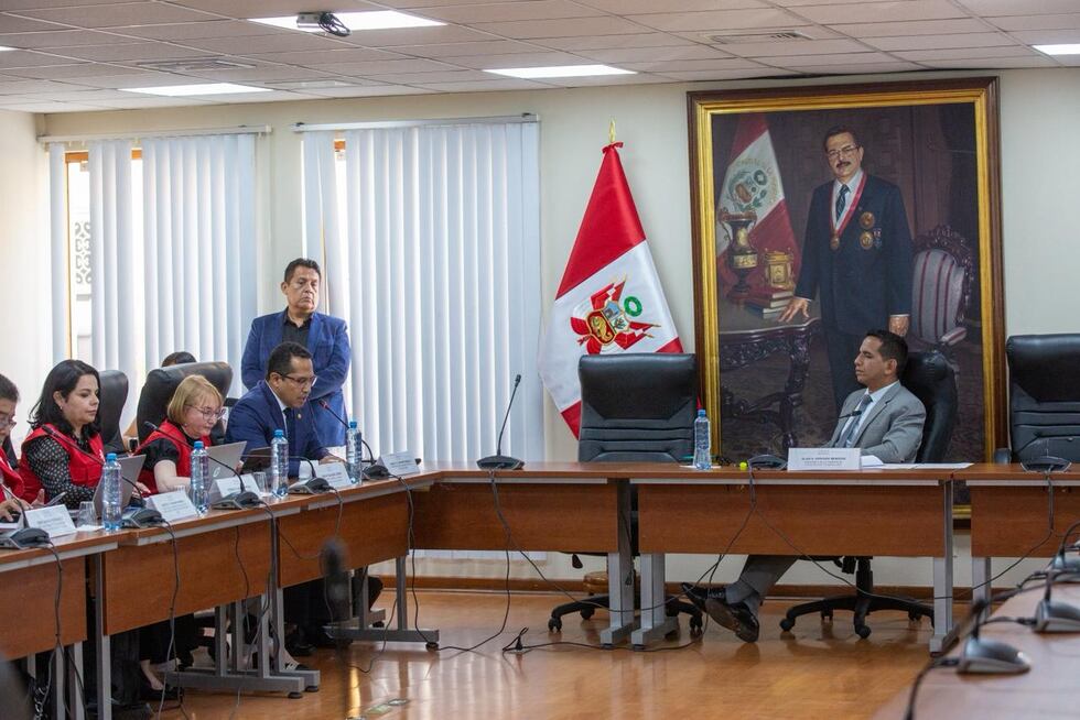 Lima, 17 de abril de 2026. El presidente del JNE, Roberto Burneo Bermejo, se presenta ante la Comisión de Fiscalización. (Foto: Fernando Sangama / @photo.gec)