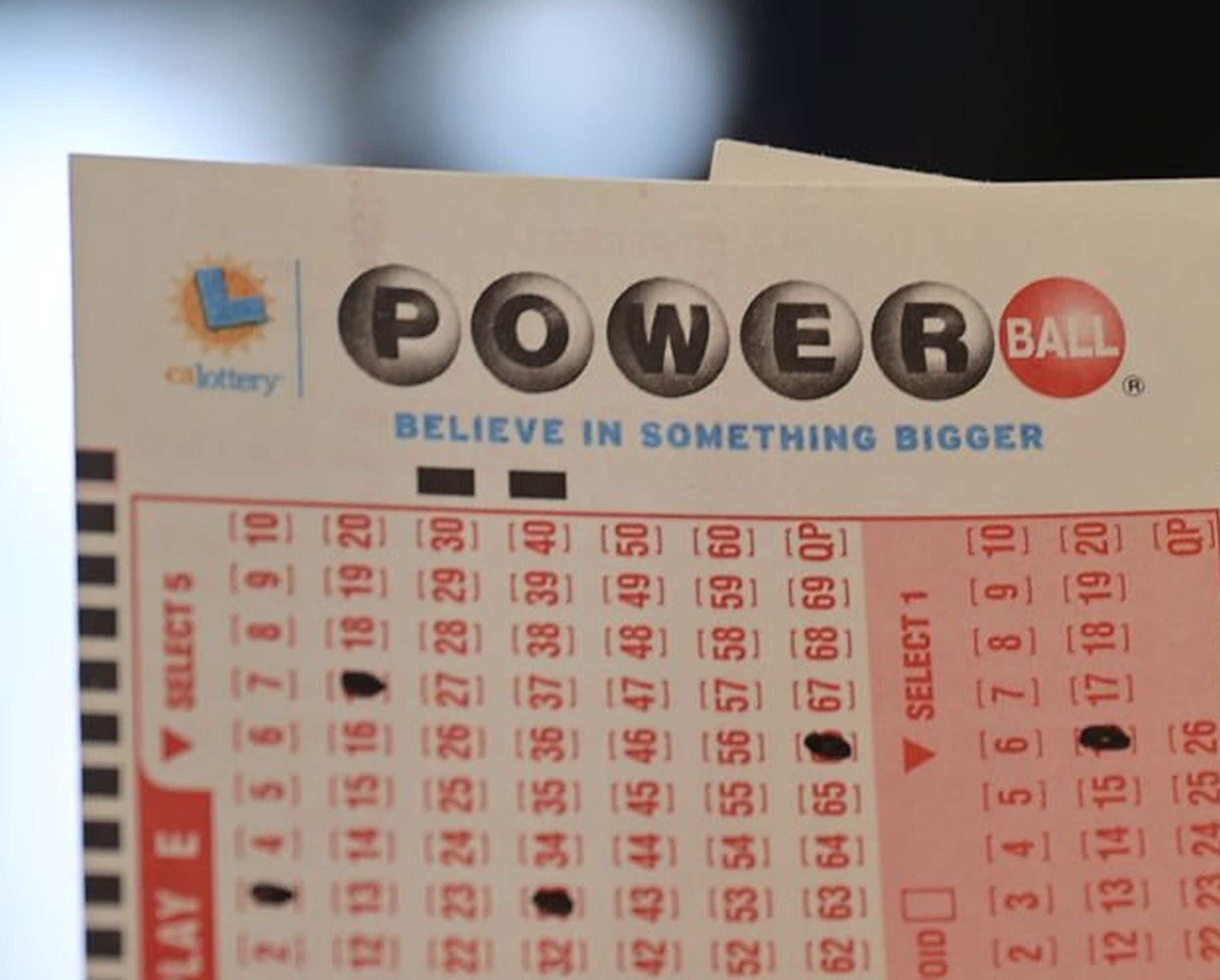 La probabilidad de ganar el premio mayor en el Powerball de 1 en 292,2 millones. (Foto: Anadolu / Getty Images)