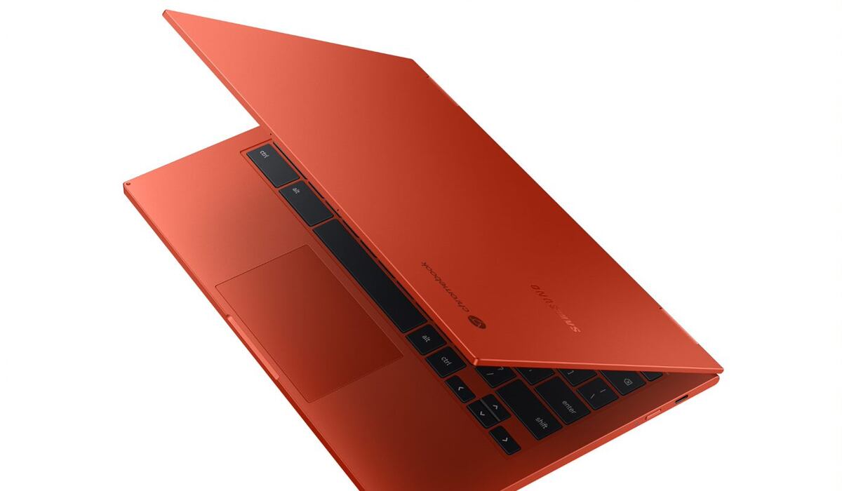 El chasis del equipo es totalmente rojo y cuenta con una pantalla táctil. (Foto: Samsung)