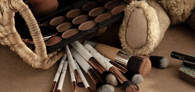 Cuándo elegir una esponja o brocha para aplicar tu base de maquillaje