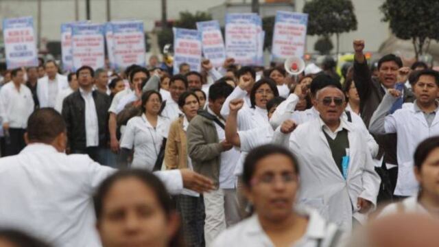 Ministerio de Salud no dará más aumentos a médicos este año