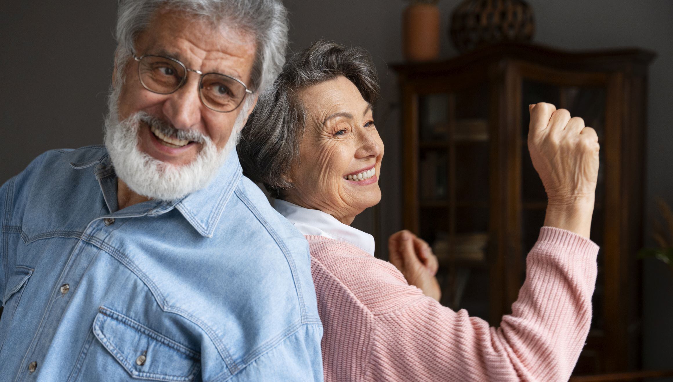 Un grupo de beneficiarios del Seguro Social recibirá el primer pago del mes (Foto: Diseñado por Freepik)