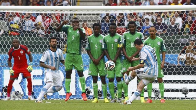 ¿Qué fenómenos físicos intervienen en el fútbol?