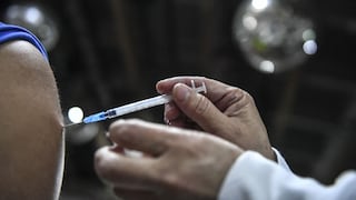 Vacunación “en riesgo” en Colombia por filtración de contratos y otras 4 claves del coronavirus en América