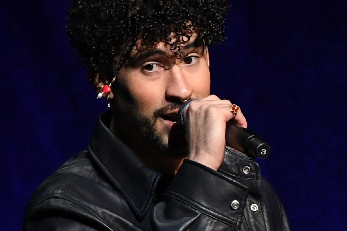 Bad Bunny asistió a las Fiestas de la Calle San Sebastián en Puerto Rico. (Foto: Valerie Macon / AFP)