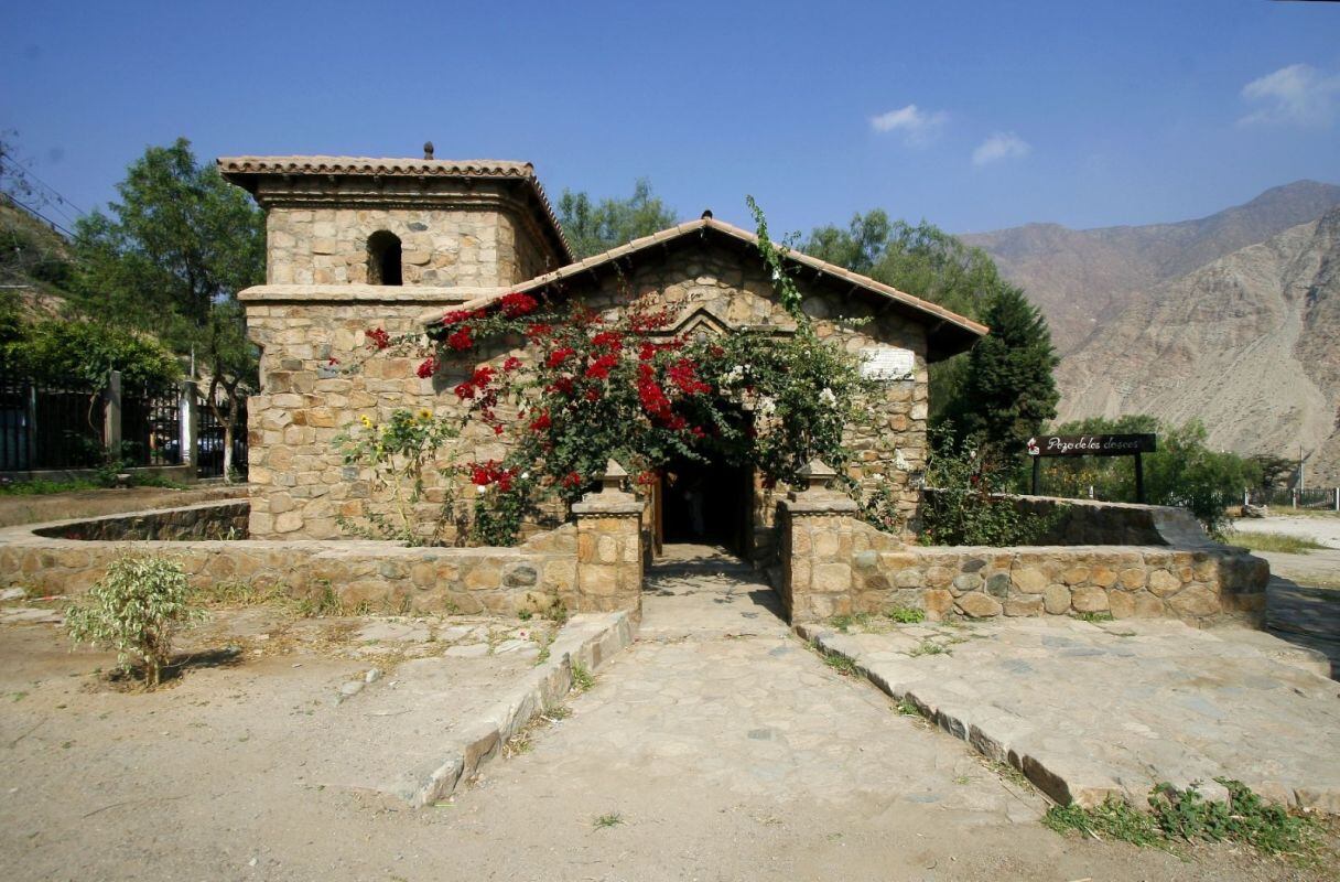 Este lugar es especialmente significativo por ser donde Isabel Flores de Oliva, conocida como Santa Rosa de Lima, pasó parte de su infancia