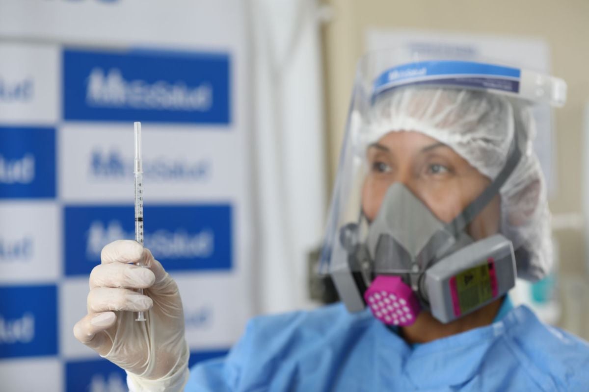 Para tratar esta infección se administra una solución de antitoxina diftérica por inyección intravenosa o intramuscular (Foto: Andina)