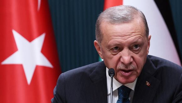 El presidente turco, Recep Tayyip Erdogan, celebra una conferencia de prensa en el Complejo Presidencial de Ankara el 25 de julio de 2023. (Foto de Adem ALTAN / AFP)