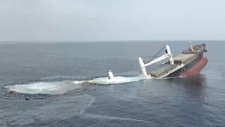 Hutíes celebran el “hundimiento total” de segundo barco atacado en el mar Rojo esta semana
