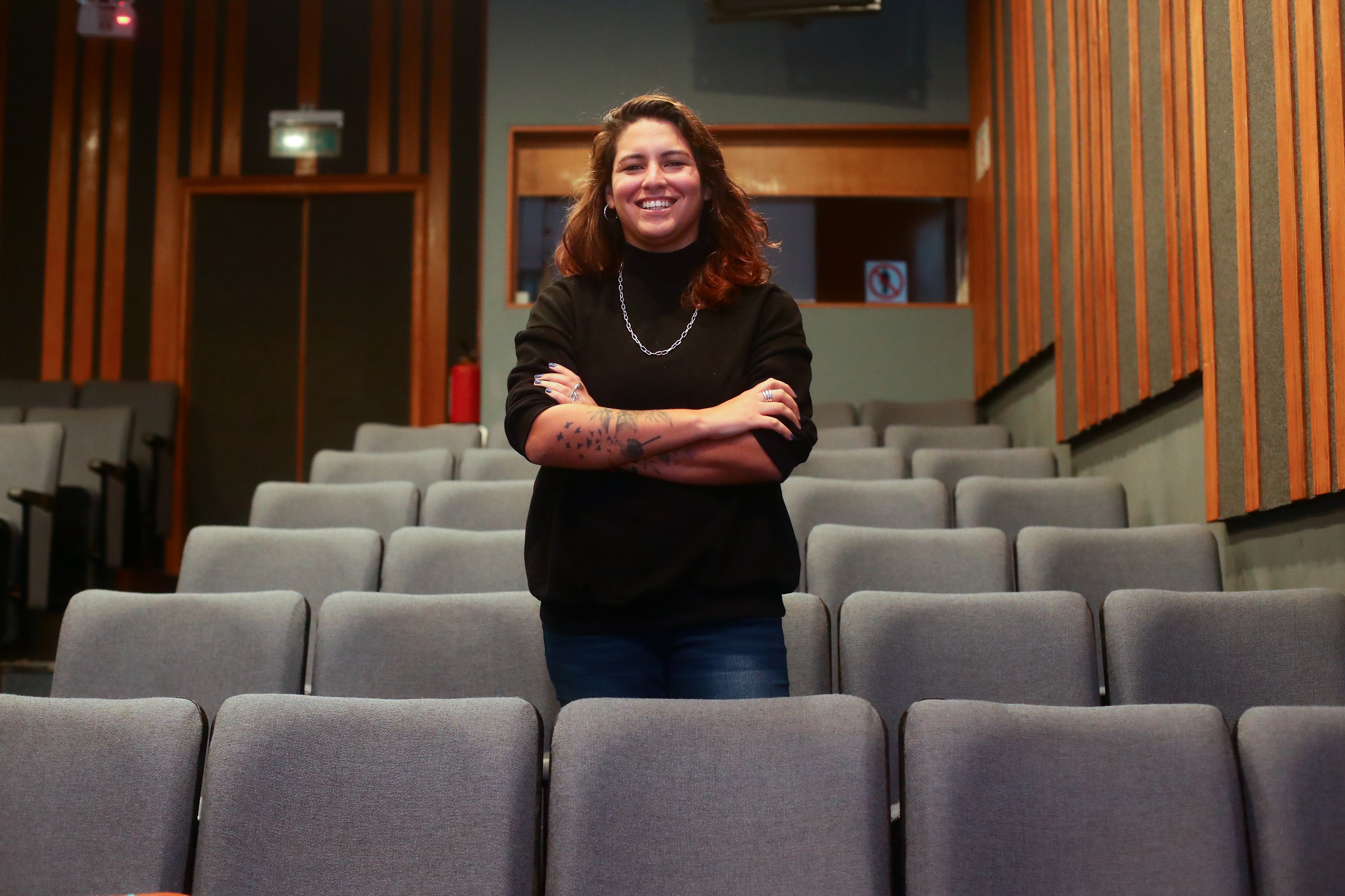 Jennifer Aguirre Woytkowski, directora de la obra. La propuesta de tener actores invitados en cada función fue suya, no del autor original.