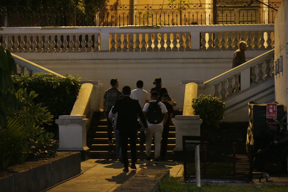 Como parte de la diligencia, recaba el registro de las cámaras del Edificio Complejo Legislativo, de la Oficina Legal y Constitucional del Congreso, así como documentos de la Oficina de Seguridad y del Departamento de Recursos Humanos. (Foto: GEC)