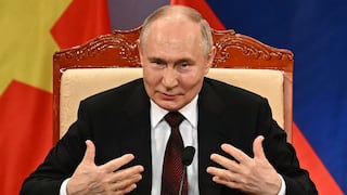 Vladimir Putin promete fortalecer sus relaciones con Vietnam durante una visita de Estado