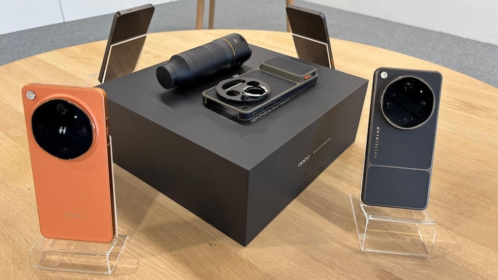 OPPO Find X9 Ultra llega con una serie de accesorios para fotos más profesionales. (Foto: AFP)
