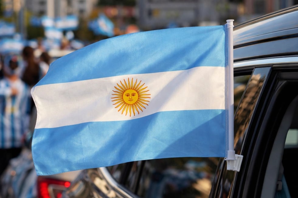 Este es el significado de los colores celeste y blanco de la bandera de Argentina. (Foto: Tecno Importaciones)