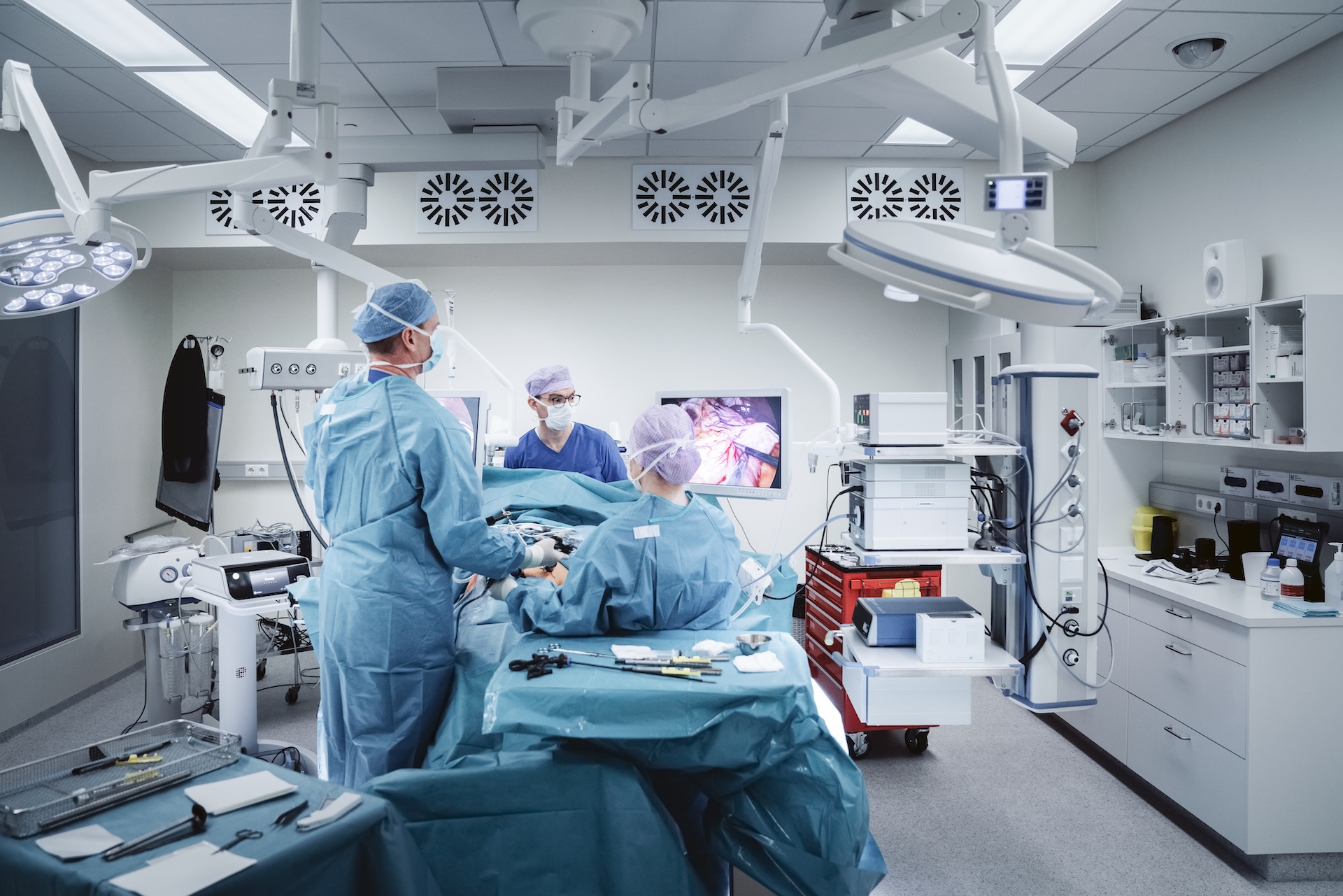 Las cirugías bariátricas requieren procedimientos pre y posoperatorios. Pese a que se realizan con técnicas mínimamente invasivas, es necesario ser cuidadosos con el proceso de recuperación.