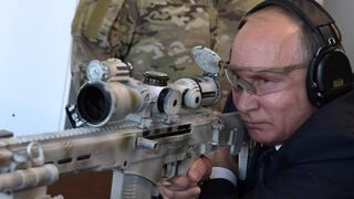 Putin muestra su puntería con nuevo rifle de francotirador de Kalashnikov | FOTOS Y VIDEO