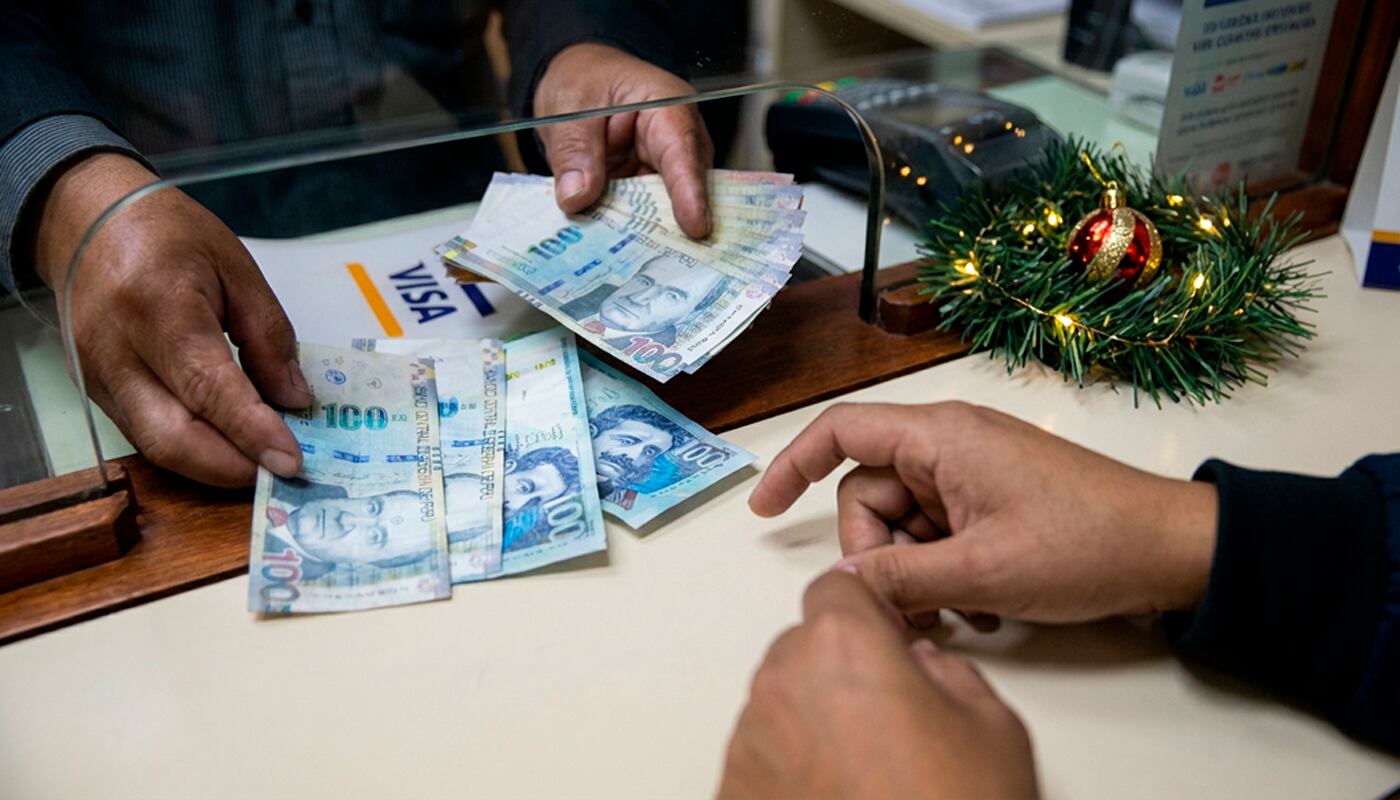 AFP en Navidad: conoce si eres uno de los beneficiados con la primera UIT antes del 26 | Foto: Andina / Gémini