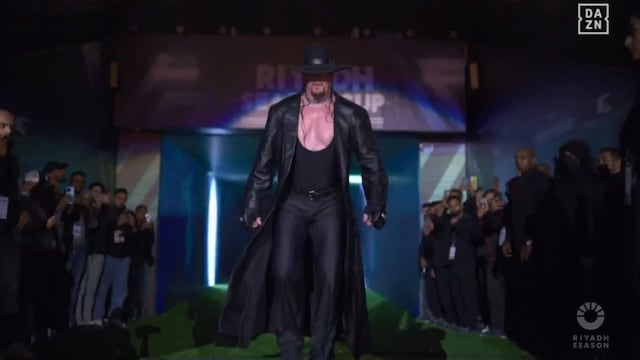 Undertaker sorprende a Cristiano Ronaldo tras aparecer en el Al Nassr vs. Al Hilal