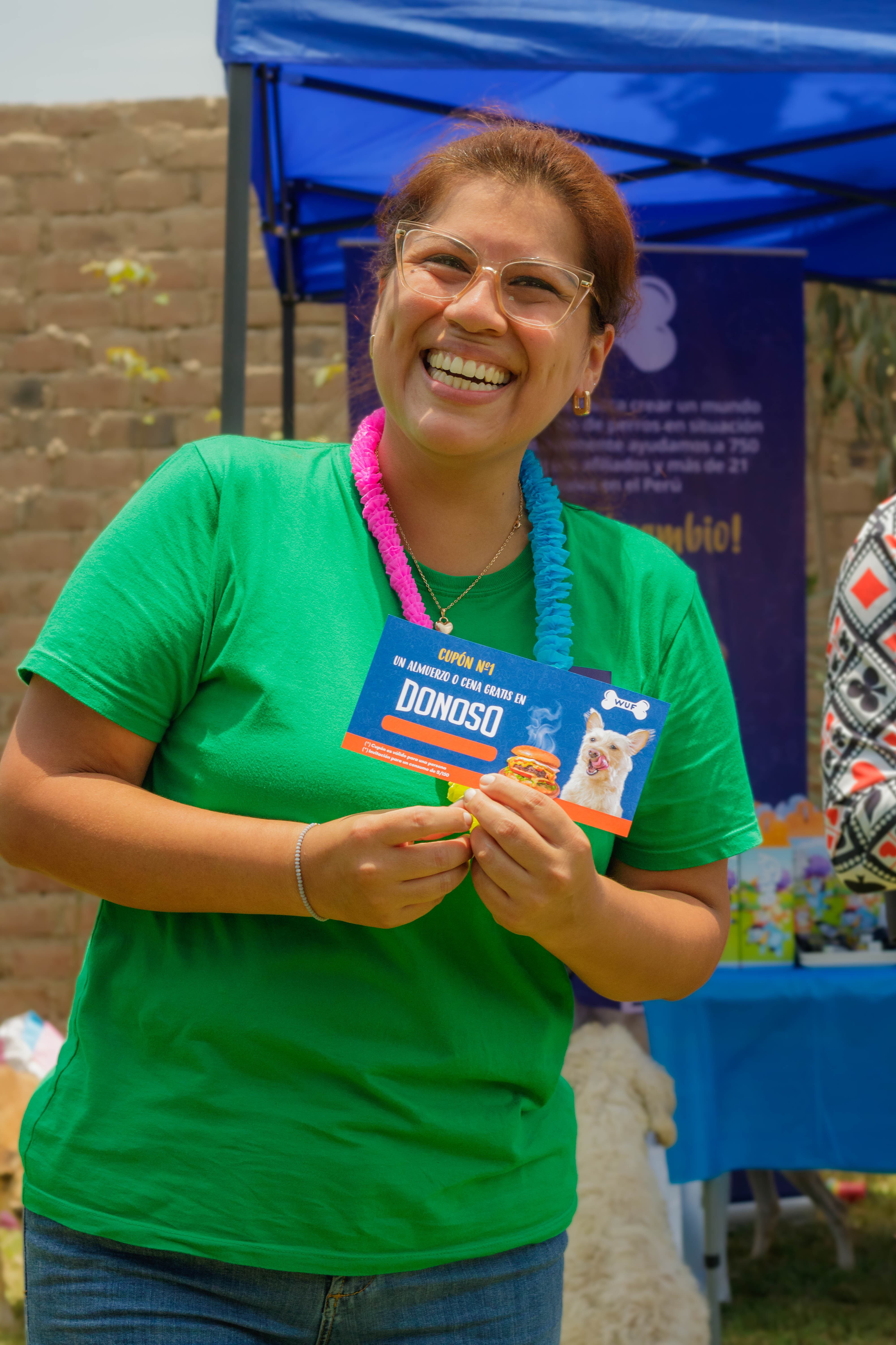 La madrina Ana Cristina Bonilla fue una de las ganadoras del vale de consumo de Donoso. (Foto: Paws & Portraits)