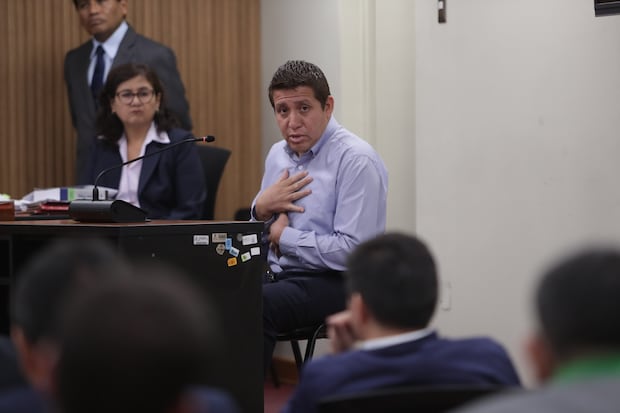Cristian Martínez, chofer de la Presidencia del Consejo de Ministros, declara en el juicio de Pedro Castillo, Betssy Chávez y otros por el golpe de estado. Foto: Alessandro Currarino