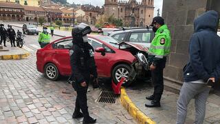Cusco: Reportan el choque de dos vehículos en plena Plaza Mayor