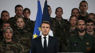 Francia: presidente Macron anuncia aumento de más de un tercio del presupuesto militar