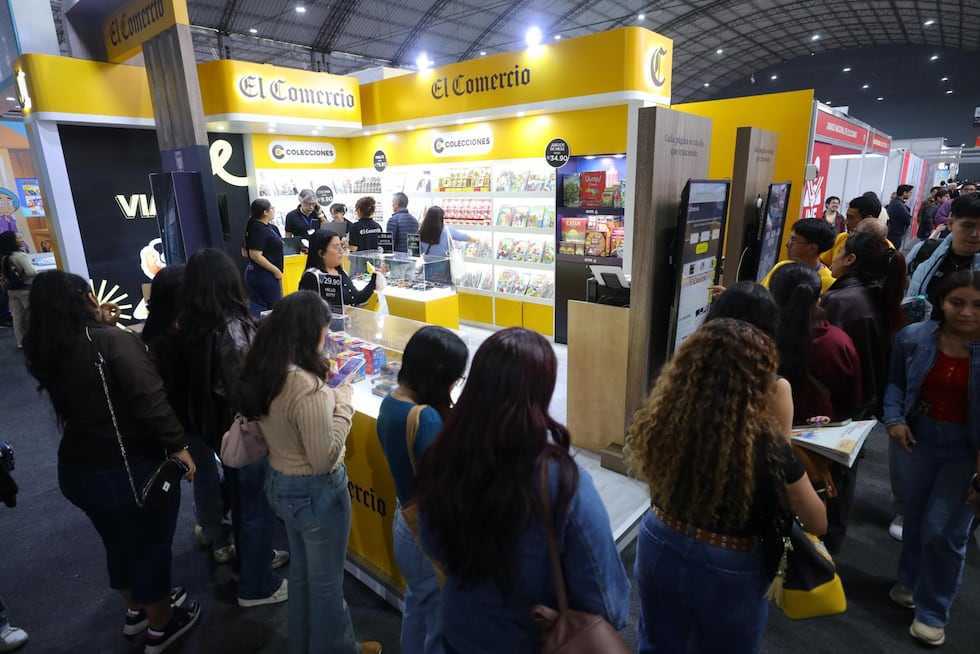 El stand del diario "El Comercio", en el stand 126 (frente al auditorio de la Fundación BBVA-Blanca Varela), es una parada imperdible. Uno de sus principales atractivos es la posibilidad de llevarte la portada impresa del día de tu nacimiento completamente gratis. (Foto: Antonio Melgarejo/ GEC)