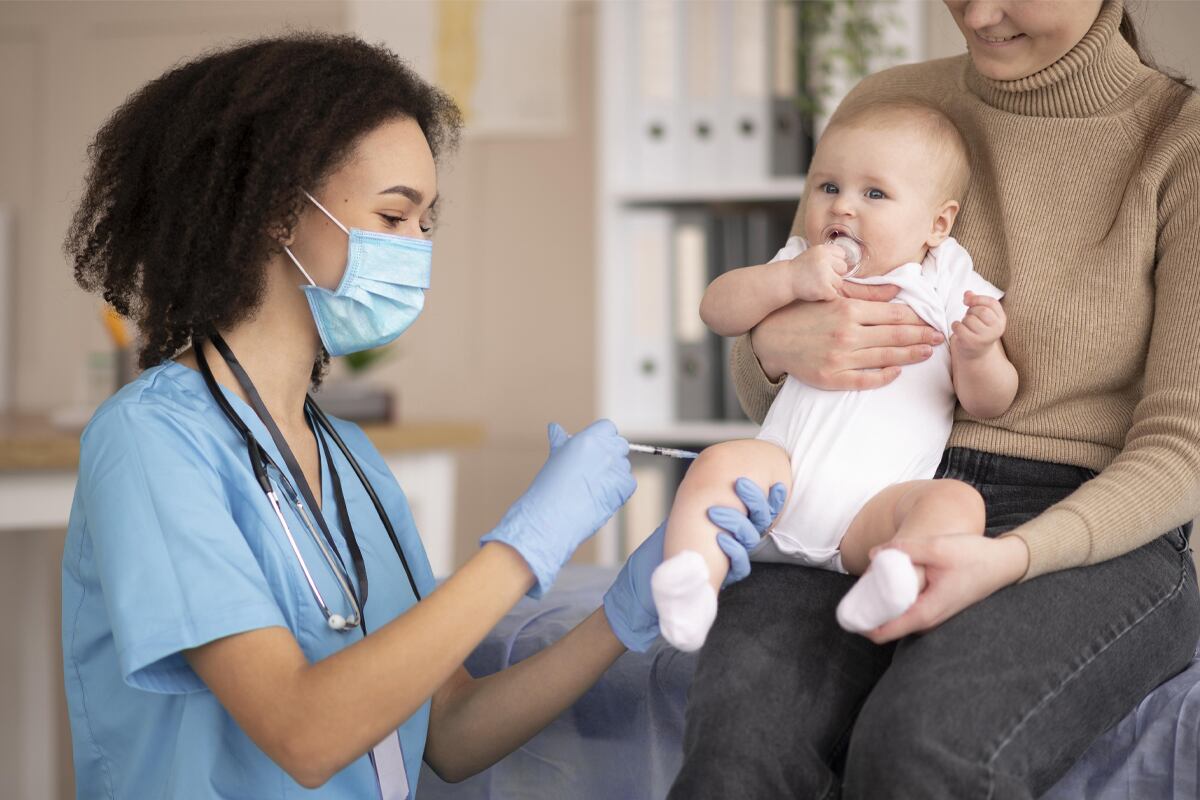 La manera más adecuada de prevenir la enfermedad es a través de la vacunación.