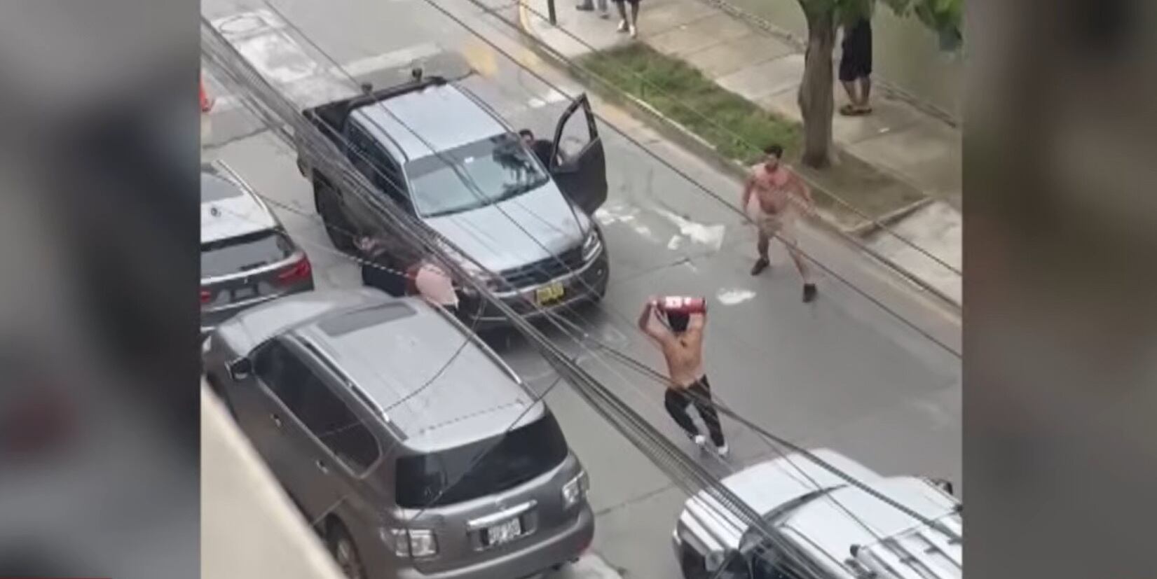 Surquillo: Cuatro hombres protagonizan una pelea en plena vía pública