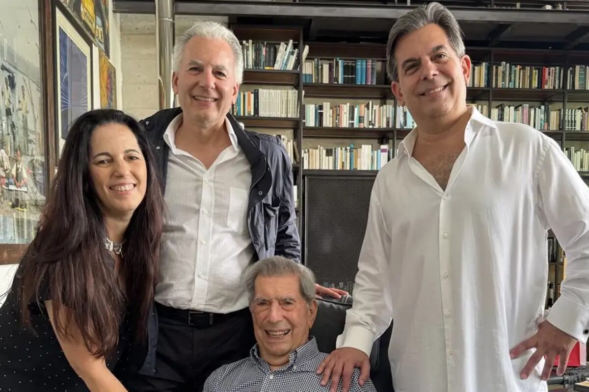 Sus hijos Álvaro, Gonzalo y Morgana, cada uno con un camino propio, fueron testigos y custodios de su vida y legado. (Foto: @AlvaroVargasLl)