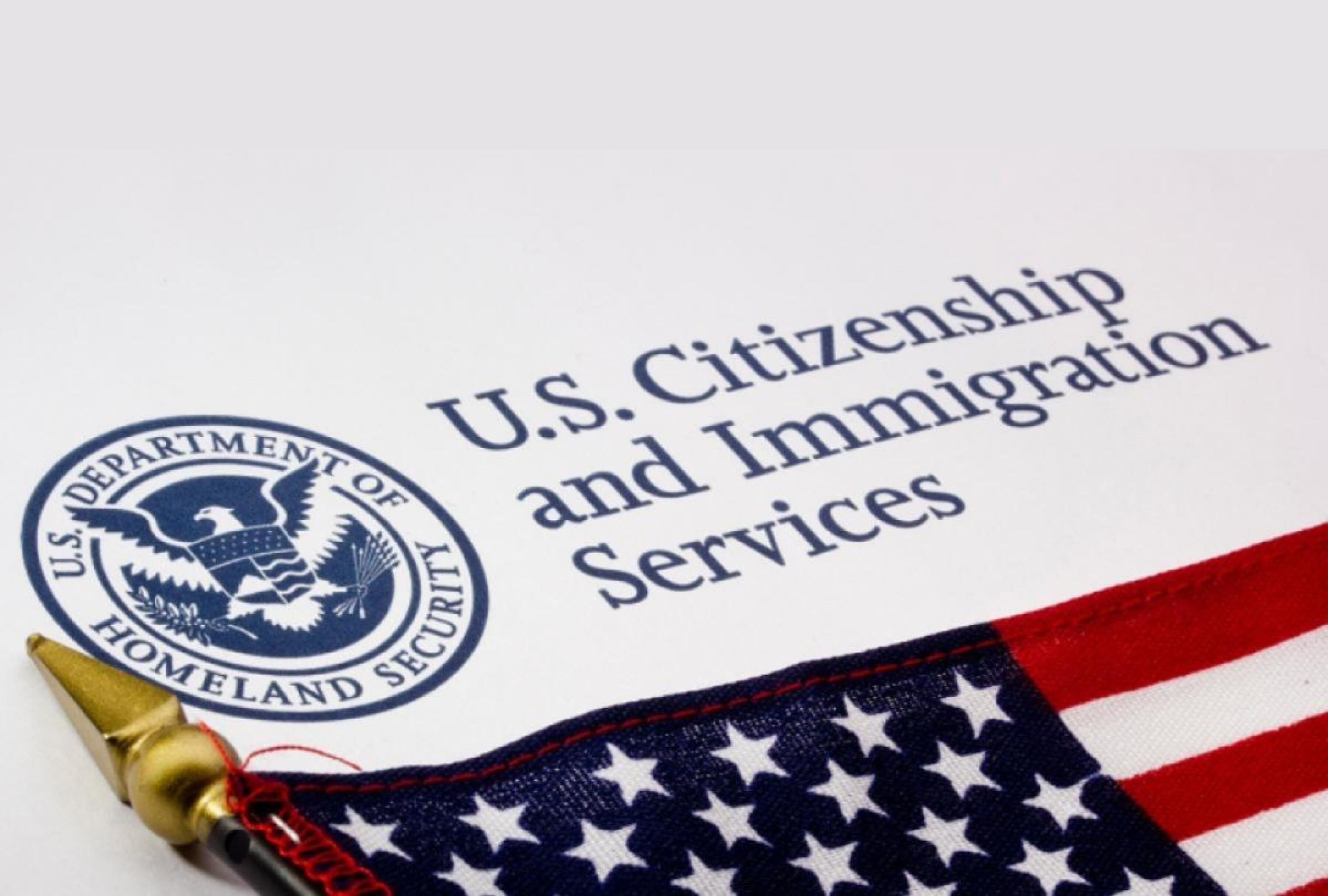 El Servicio de Ciudadanía e Inmigración de los Estados Unidos (USCIS), agencia del Departamento de Seguridad Nacional, comenzará un registro de todo extranjero que haya cumplido catorce años y permanezca treinta días o más en el país norteamericano. | Crédito: foster.house.gov