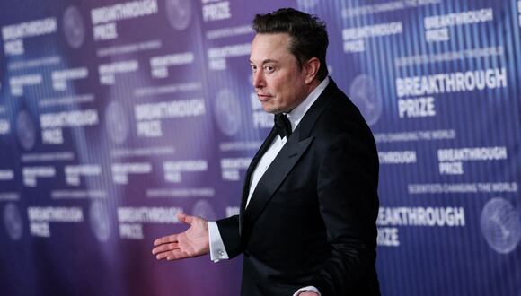 Para el divulgador científico Juan Bordera, Elon Musk participó en el foro para "vender sus intereses económicos".