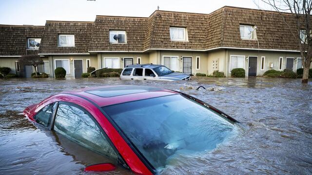 Las tormentas dejan al menos 17 muertos tras su paso por California, donde se esperan más inundaciones